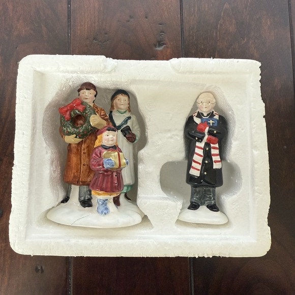 Dept 56 Snow Village Going To The Chapel Set Of 2 Ceramic Hand Painted #5476-3 - Picture 3 of 9